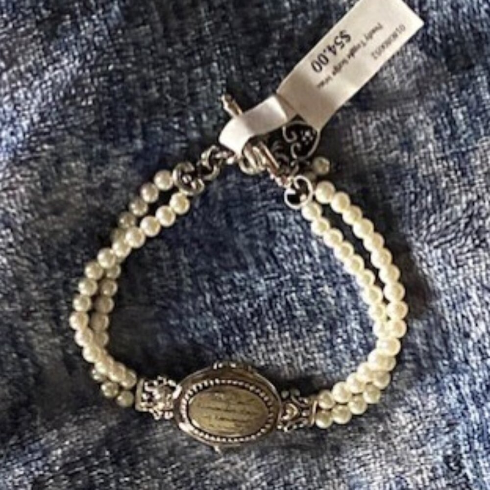 NWT Inscribed Silvertone Locket Watch Bracelet with Faux Pearl Watchband